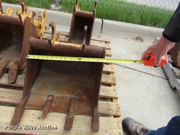 image for item GC9897 Excavator attachments