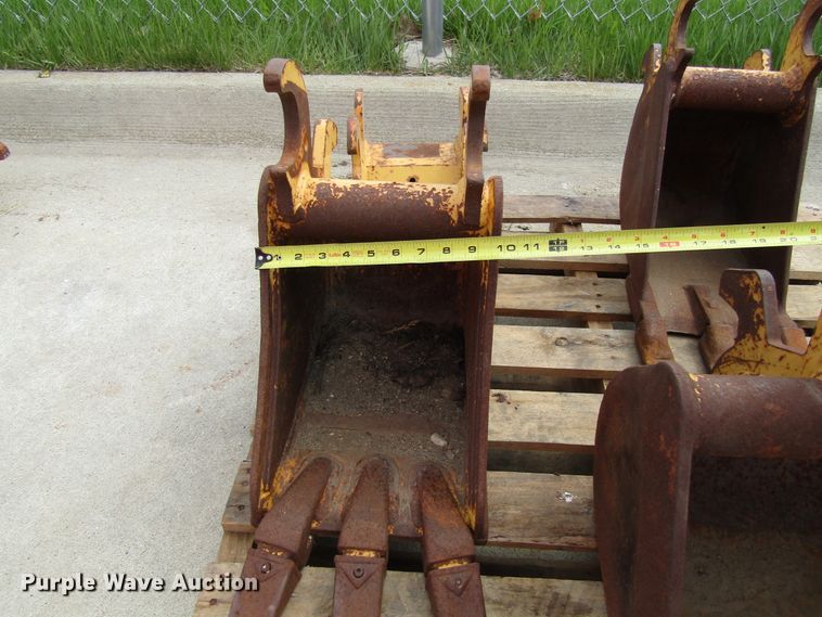 image for item GC9897 Excavator attachments