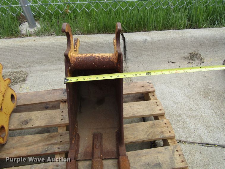 image for item GC9897 Excavator attachments