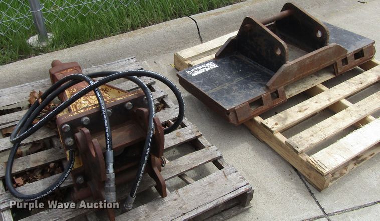 image for item GC9897 Excavator attachments