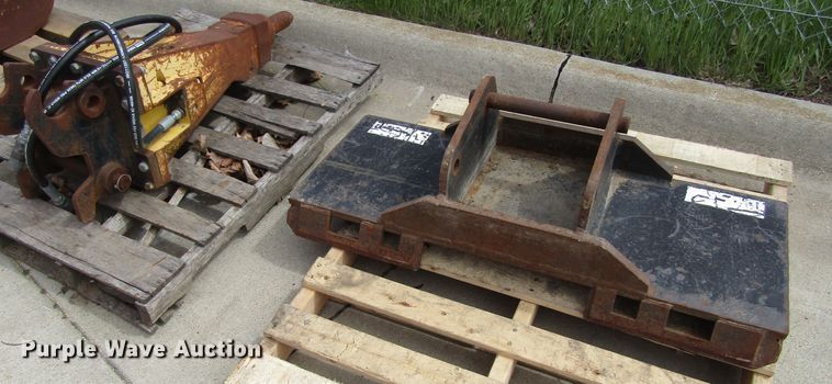 image for item GC9897 Excavator attachments