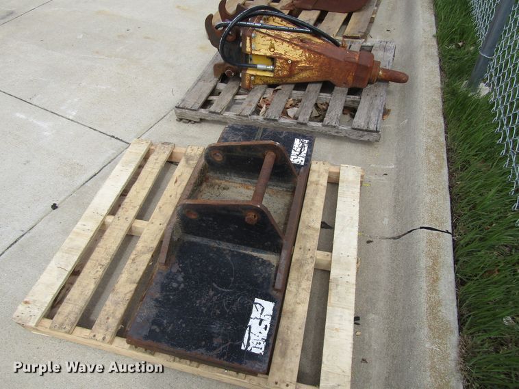 image for item GC9897 Excavator attachments