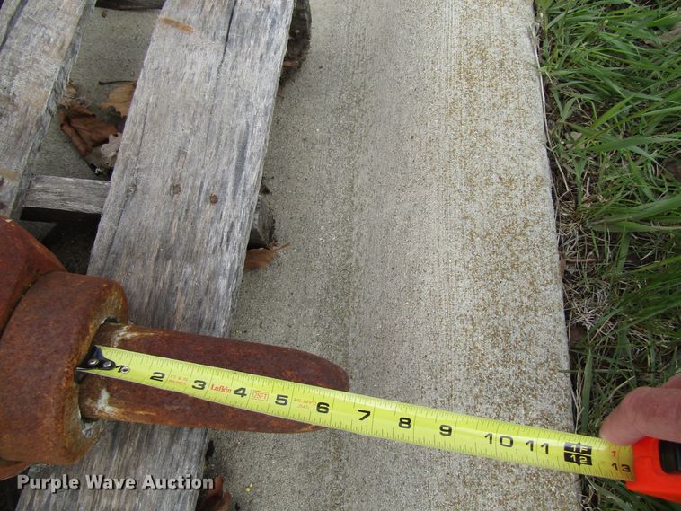 image for item GC9897 Excavator attachments