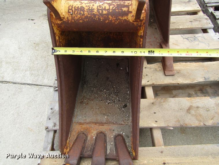image for item GC9899 (2) excavator buckets