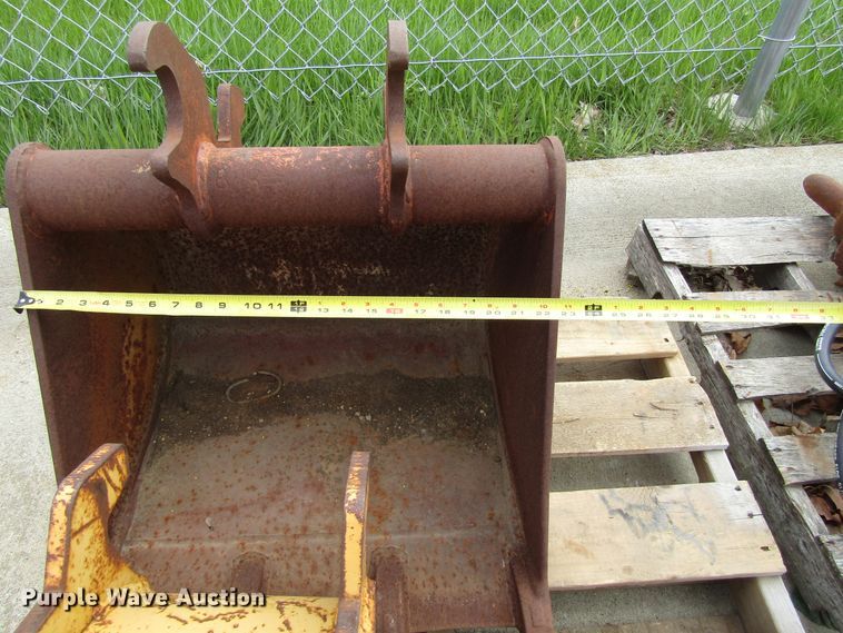 image for item GC9899 (2) excavator buckets