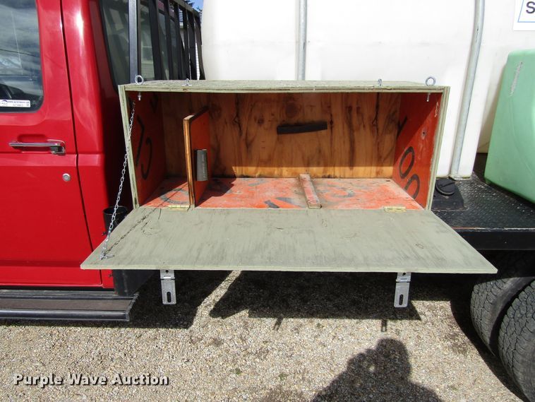 image for item GC9903 1996 Ford F450 Super Duty  flatbed truck