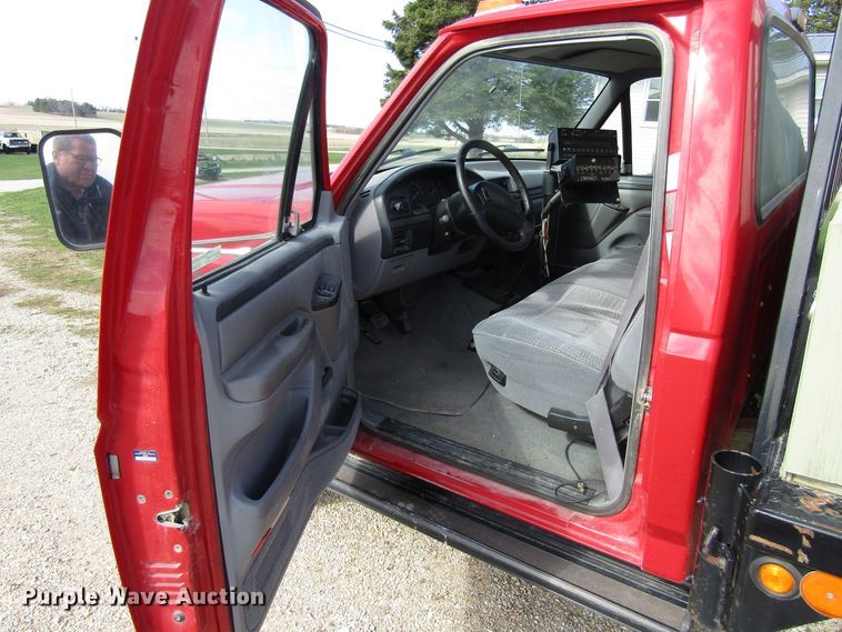 image for item GC9903 1996 Ford F450 Super Duty  flatbed truck