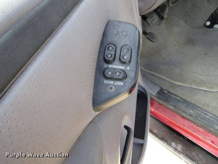 image for item GC9903 1996 Ford F450 Super Duty  flatbed truck