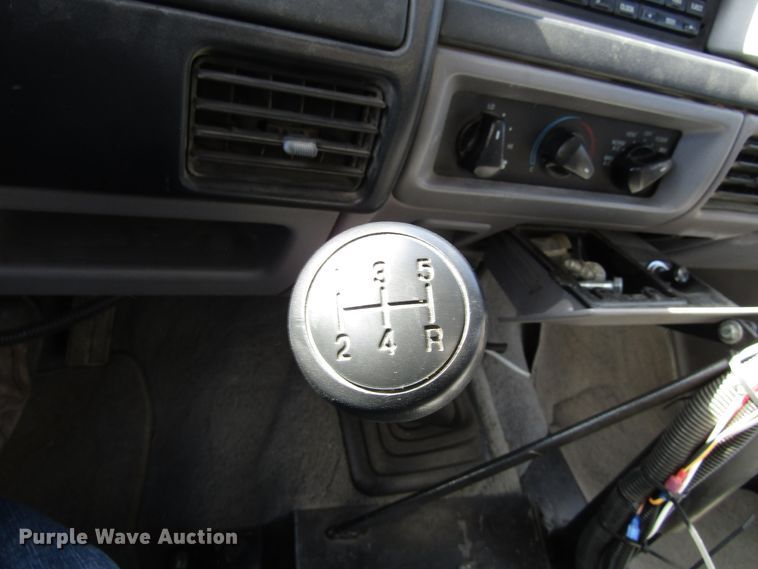 image for item GC9903 1996 Ford F450 Super Duty  flatbed truck