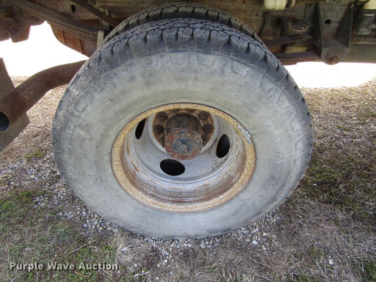 image for item GC9903 1996 Ford F450 Super Duty  flatbed truck