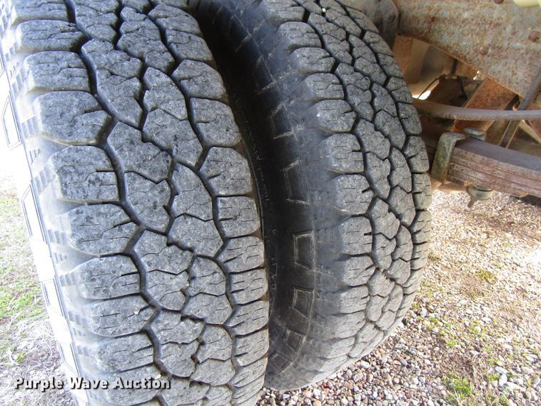 image for item GC9903 1996 Ford F450 Super Duty  flatbed truck