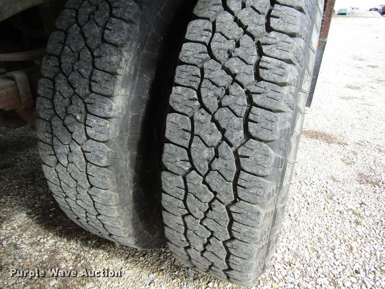 image for item GC9903 1996 Ford F450 Super Duty  flatbed truck