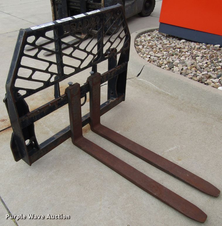 image for item GC9911 Bradco 42"L forks