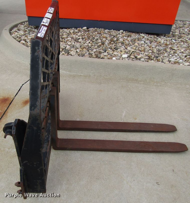 image for item GC9911 Bradco 42"L forks