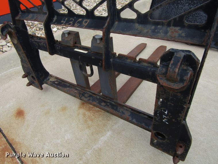 image for item GC9911 Bradco 42"L forks