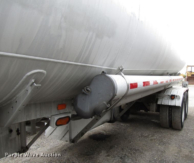 image for item GC9917 1994 Heil Co  tank trailer