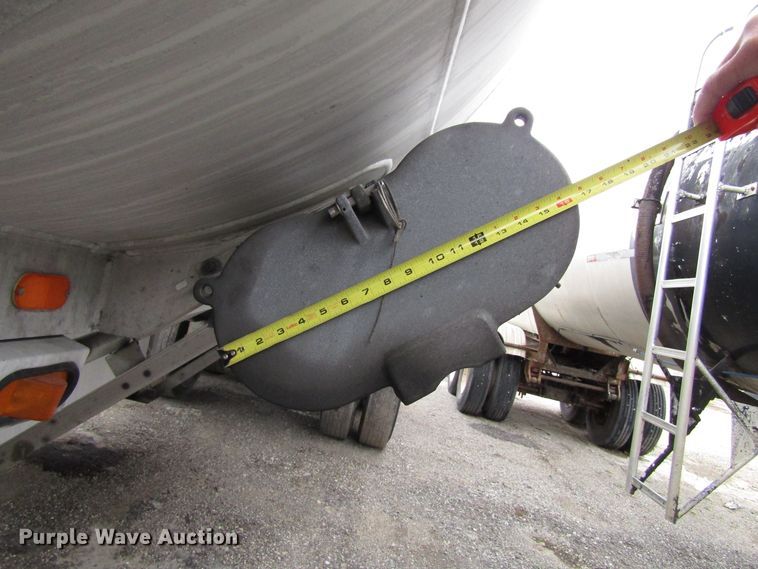 image for item GC9917 1994 Heil Co  tank trailer