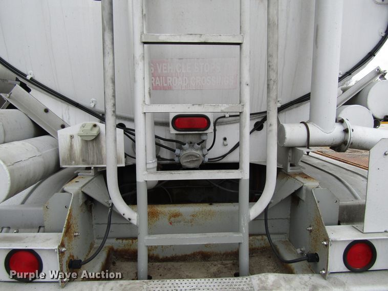 image for item GC9917 1994 Heil Co  tank trailer