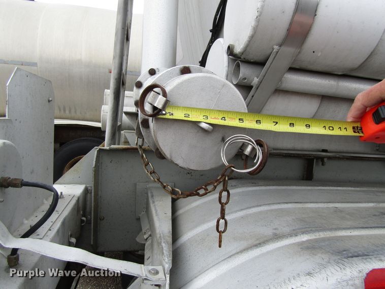 image for item GC9917 1994 Heil Co  tank trailer