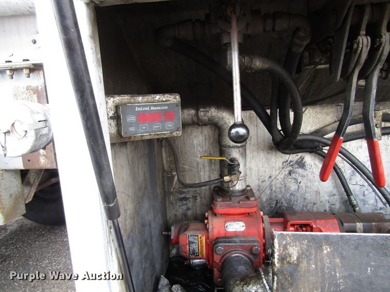 image for item GC9917 1994 Heil Co  tank trailer