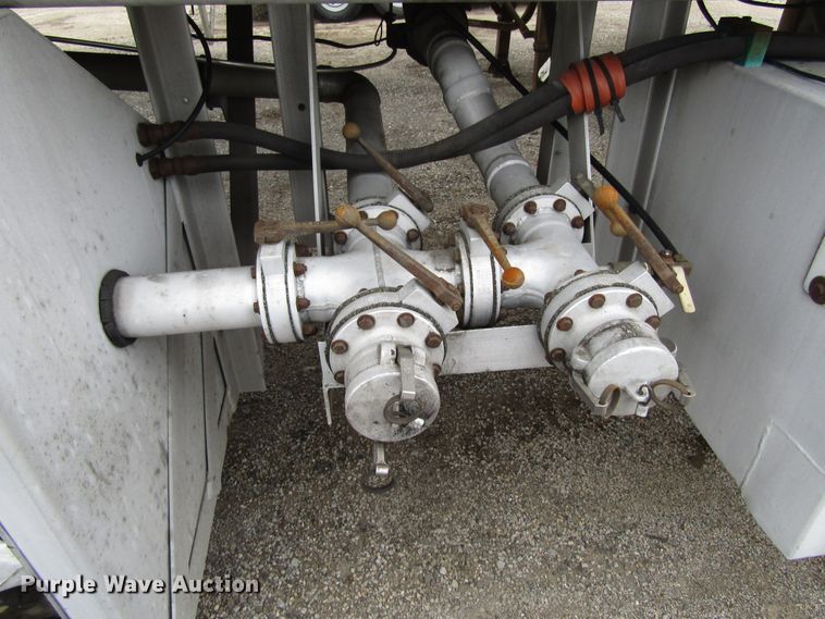 image for item GC9917 1994 Heil Co  tank trailer