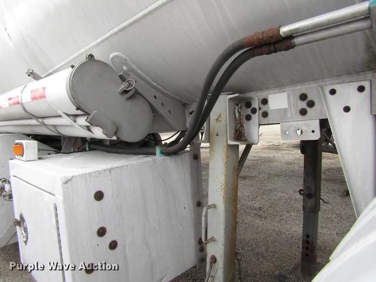 image for item GC9917 1994 Heil Co  tank trailer