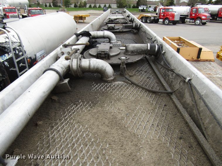 image for item GC9917 1994 Heil Co  tank trailer