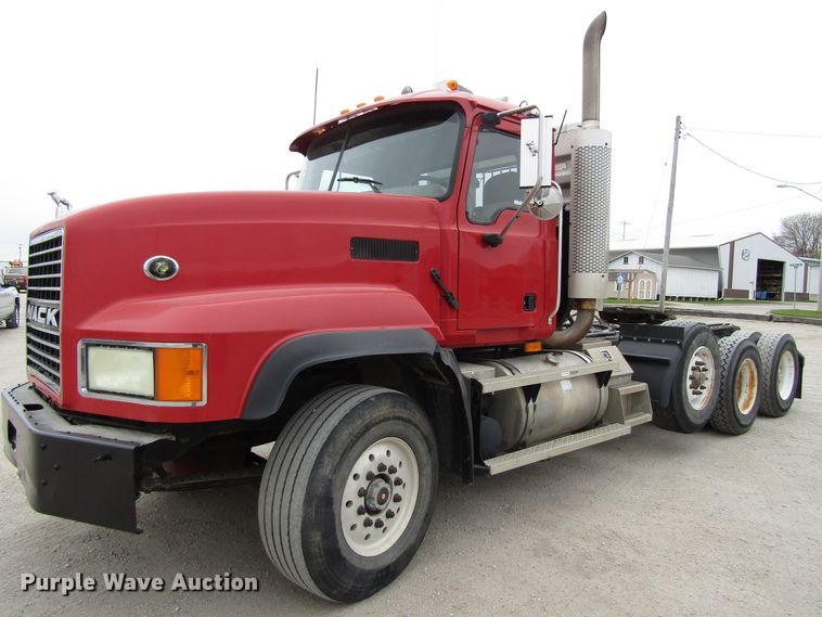 image for item GC9925 2006 Mack 700 CL700  semi truck
