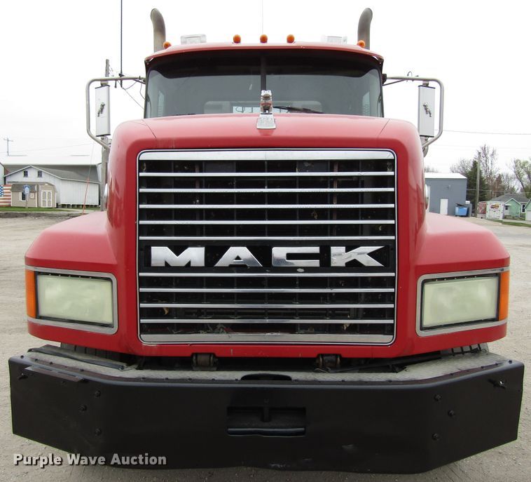 image for item GC9925 2006 Mack 700 CL700  semi truck