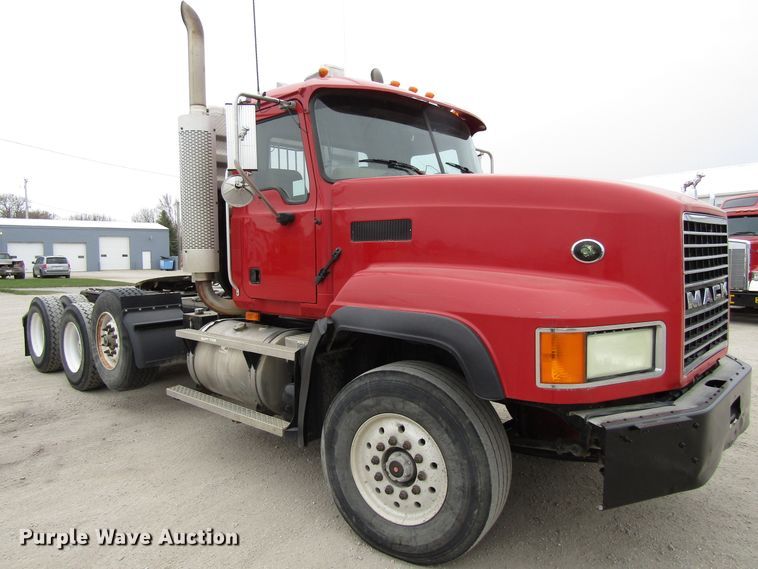 image for item GC9925 2006 Mack 700 CL700  semi truck