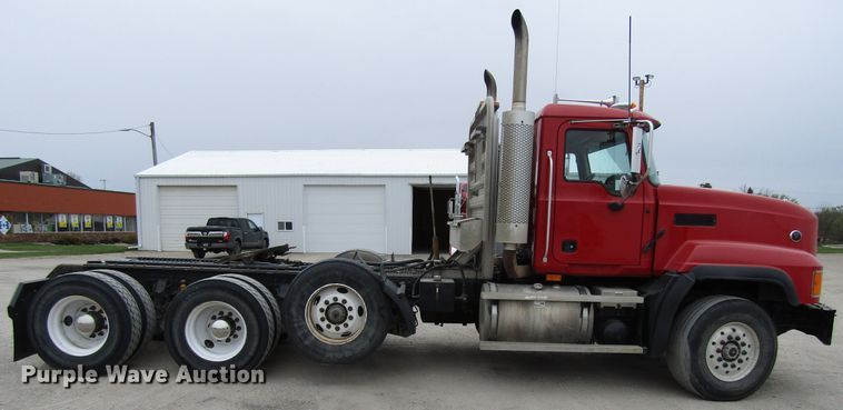 image for item GC9925 2006 Mack 700 CL700  semi truck