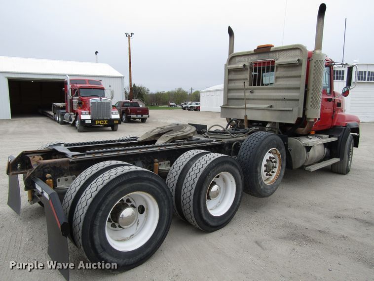 image for item GC9925 2006 Mack 700 CL700  semi truck