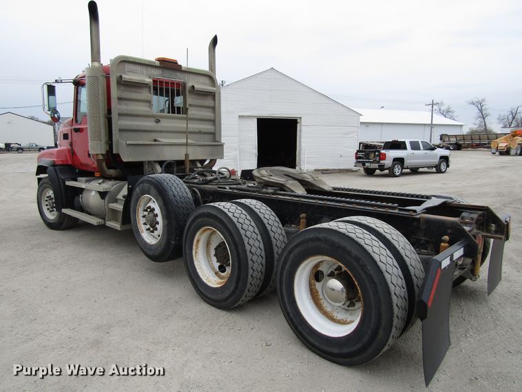 image for item GC9925 2006 Mack 700 CL700  semi truck
