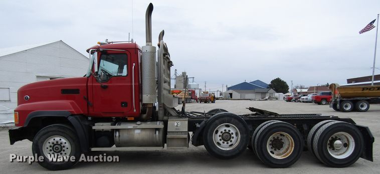 image for item GC9925 2006 Mack 700 CL700  semi truck