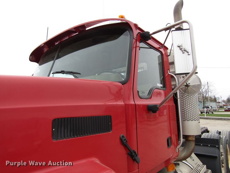 image for item GC9925 2006 Mack 700 CL700  semi truck