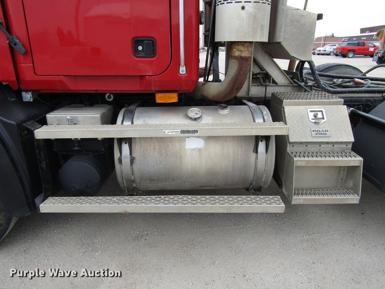 image for item GC9925 2006 Mack 700 CL700  semi truck