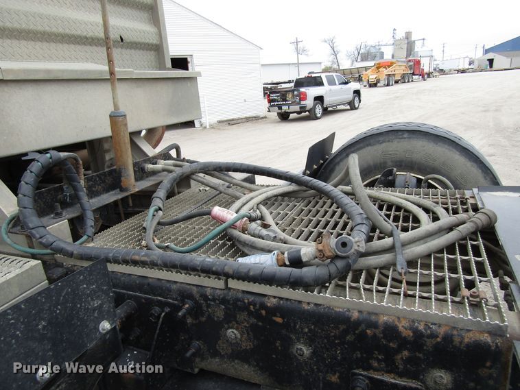 image for item GC9925 2006 Mack 700 CL700  semi truck