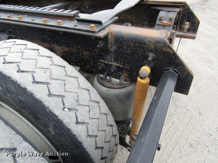 image for item GC9925 2006 Mack 700 CL700  semi truck