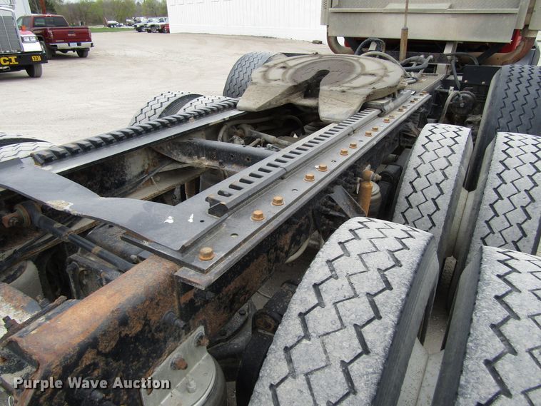 image for item GC9925 2006 Mack 700 CL700  semi truck