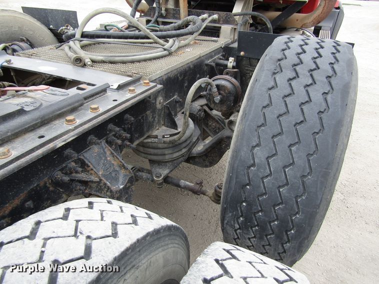 image for item GC9925 2006 Mack 700 CL700  semi truck