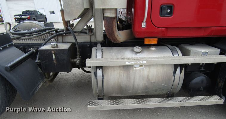 image for item GC9925 2006 Mack 700 CL700  semi truck