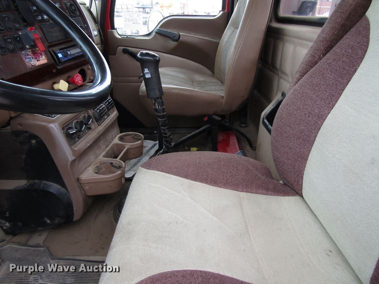 image for item GC9925 2006 Mack 700 CL700  semi truck