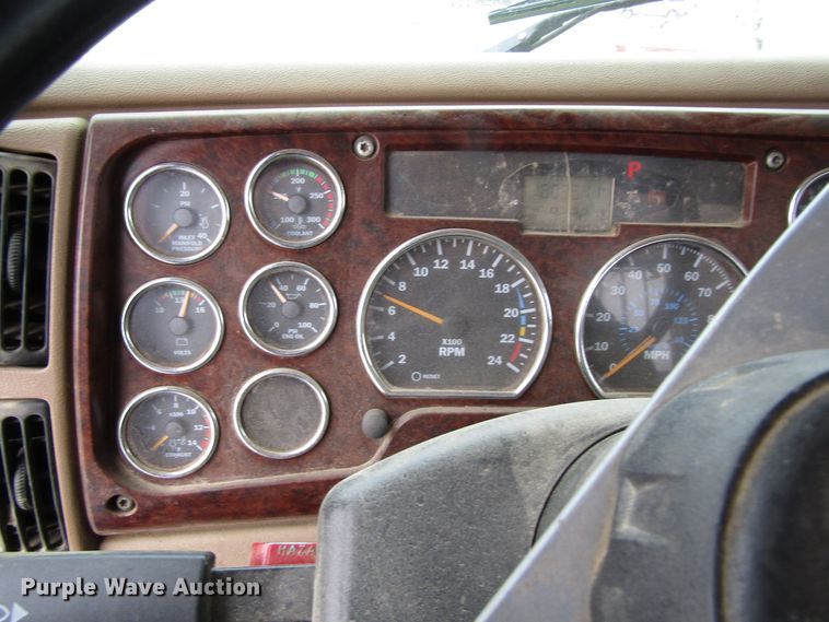 image for item GC9925 2006 Mack 700 CL700  semi truck