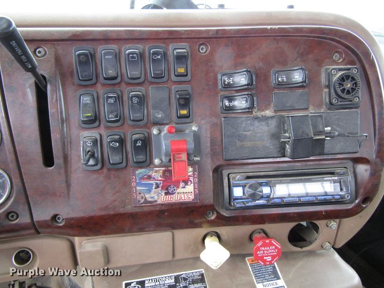 image for item GC9925 2006 Mack 700 CL700  semi truck