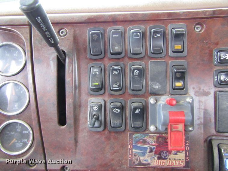 image for item GC9925 2006 Mack 700 CL700  semi truck