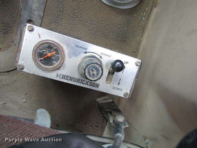 image for item GC9925 2006 Mack 700 CL700  semi truck