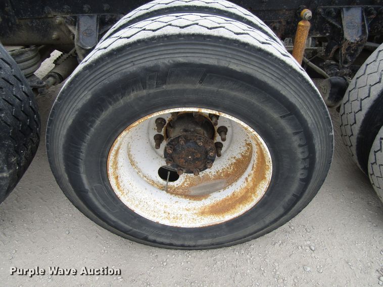 image for item GC9925 2006 Mack 700 CL700  semi truck