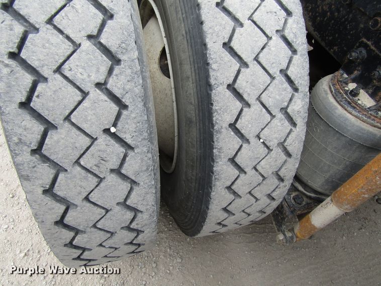 image for item GC9925 2006 Mack 700 CL700  semi truck