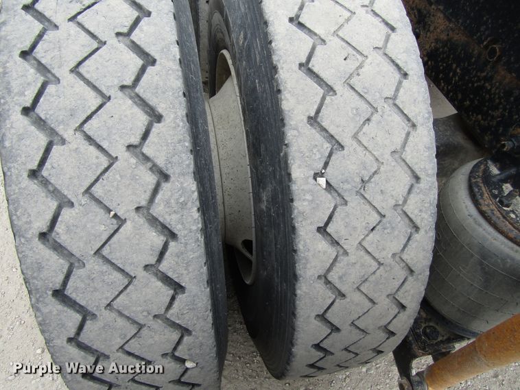 image for item GC9925 2006 Mack 700 CL700  semi truck