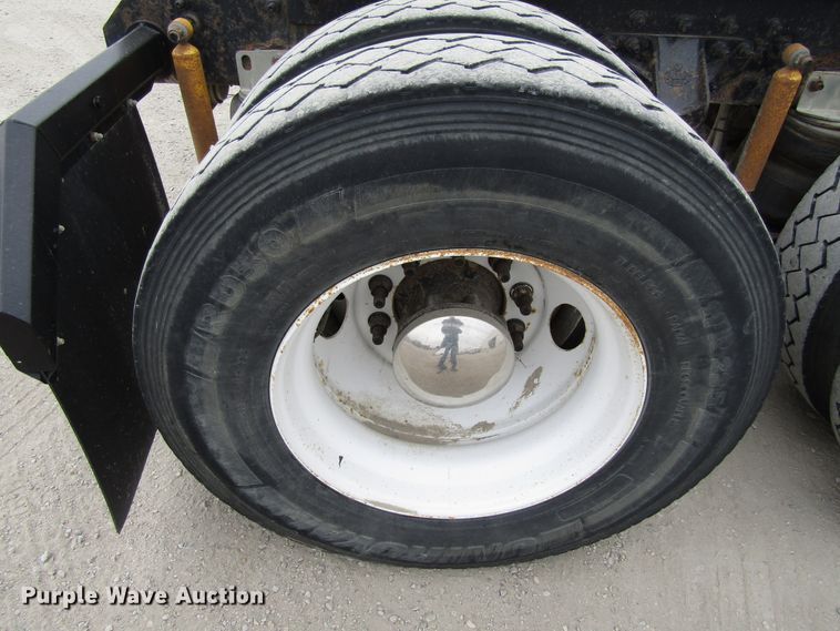 image for item GC9925 2006 Mack 700 CL700  semi truck